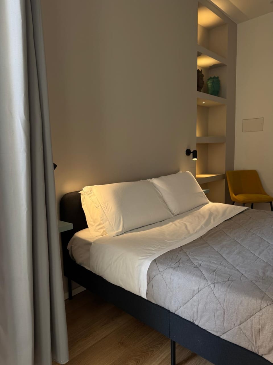 Bed, Photo of the whole room