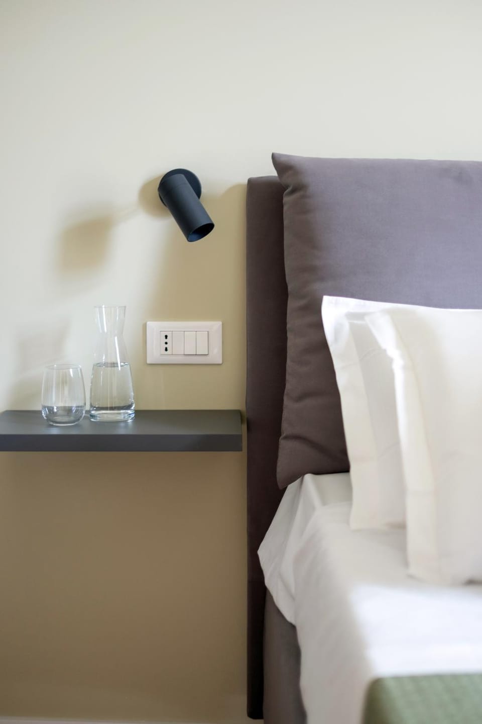 Bed, Drinks