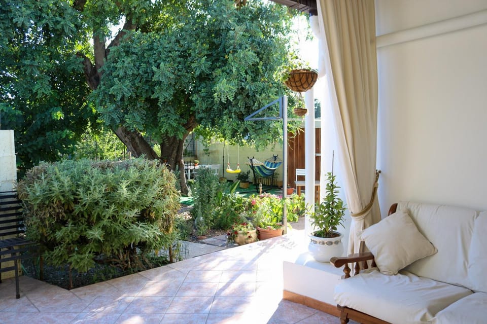 Property building, Day, Garden, Garden view