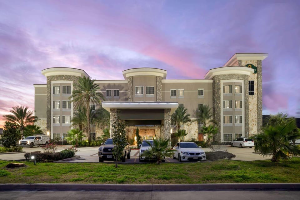 Property building, Day, On site, Time of day