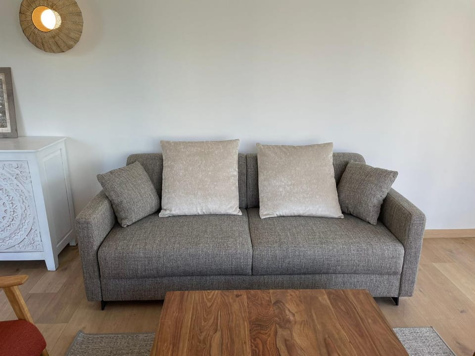 Bed, Living room