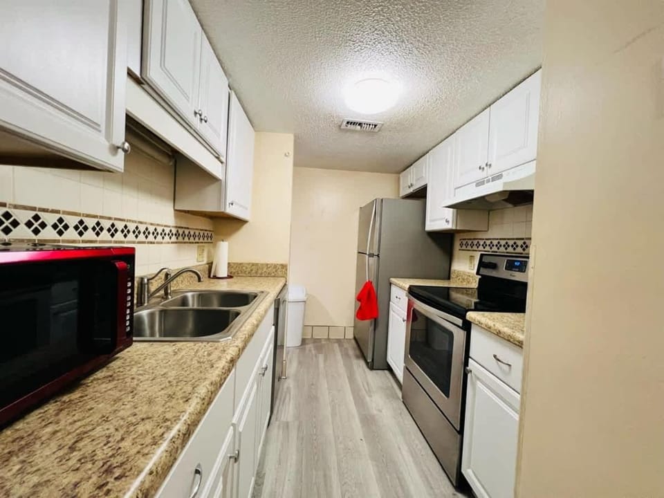 *A FAMILY RETREAT*Pool*Steps to the Beach*Approved Dogs*D18-9 House in Myrtle Beach