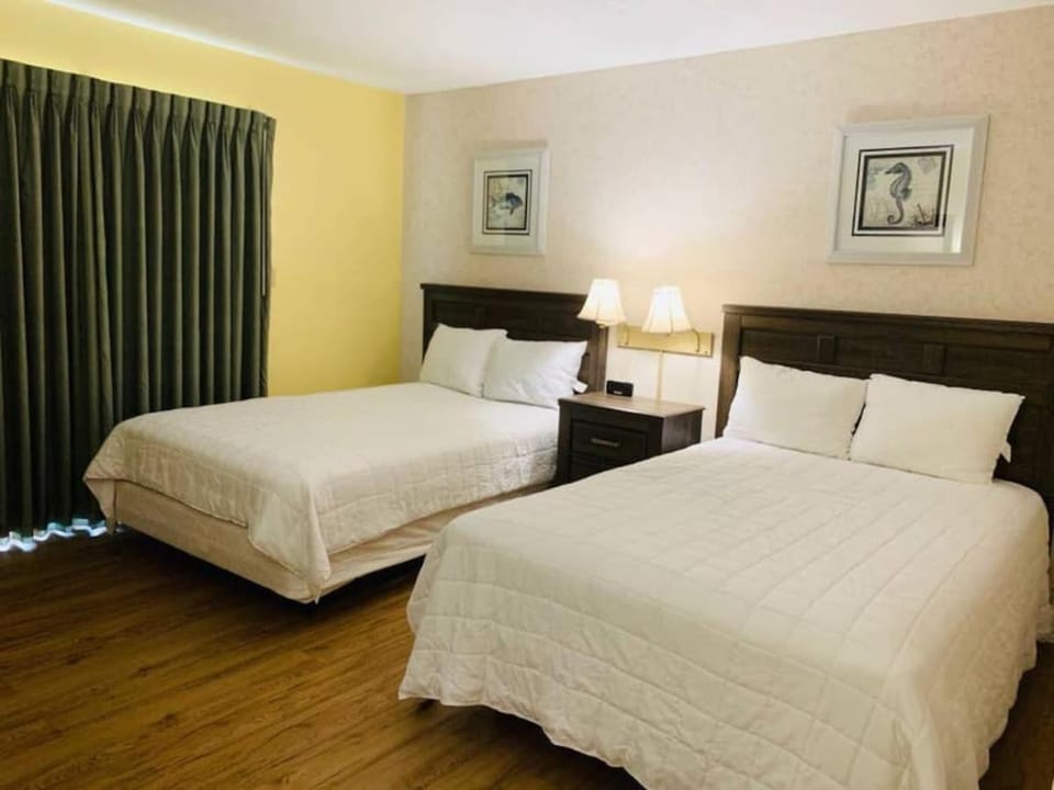 *DELIGHTFUL FAMILY BEACH RETREAT*Pool, Steps to the Sand*H32-3 House in Myrtle Beach