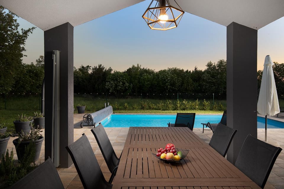 Balcony/Terrace, Dining area, Garden view, Pool view, Swimming pool