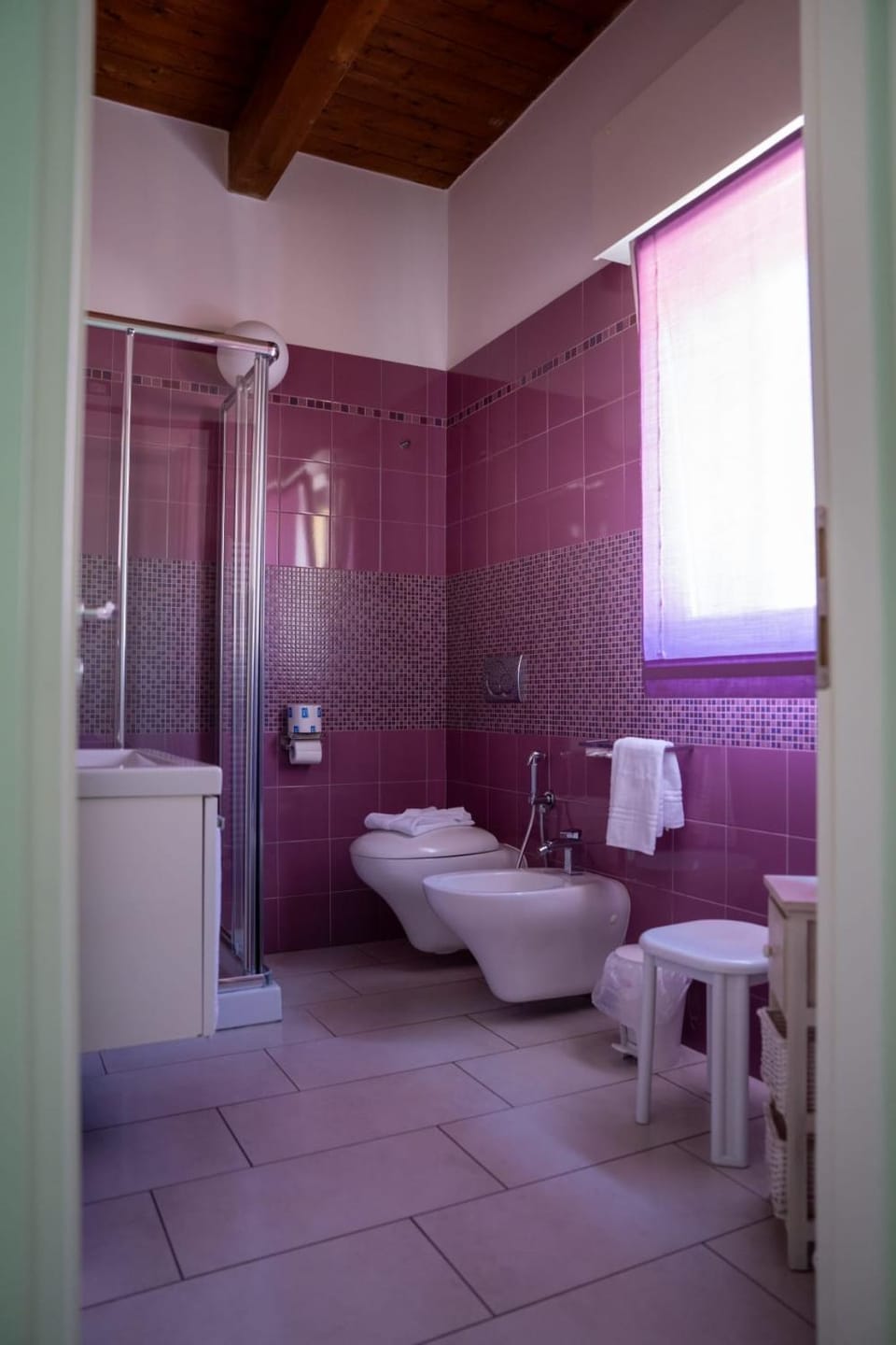 Shower, Toilet, Bathroom, bidet, towels