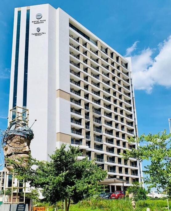 Menlyn Maine High Rise 1-Bedroom Luxury Apartment Apartment in Pretoria