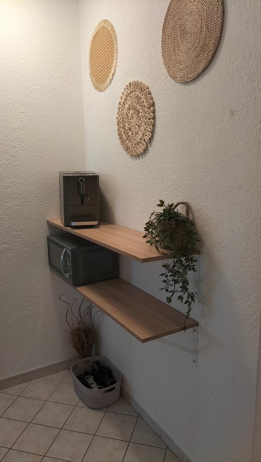Coffee/tea facilities, microwave