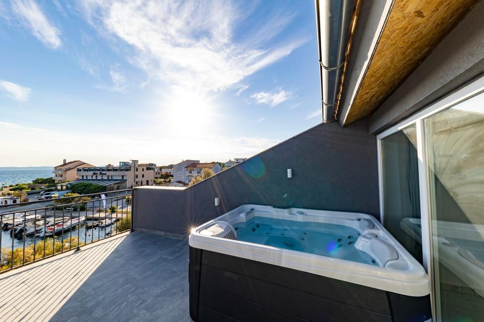 Sunrise, beautiful penthouse with jacuzzi Villa in Zadar County