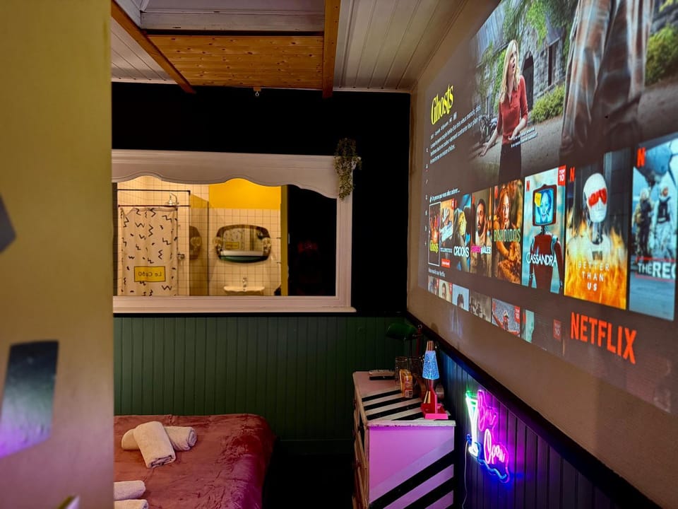 Communal lounge/ TV room, TV and multimedia