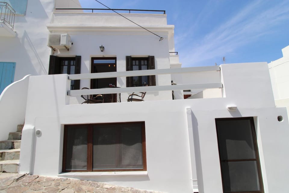 Property building, Facade/entrance, Balcony/Terrace