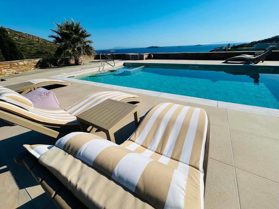 Pool view, Swimming pool, sunbed