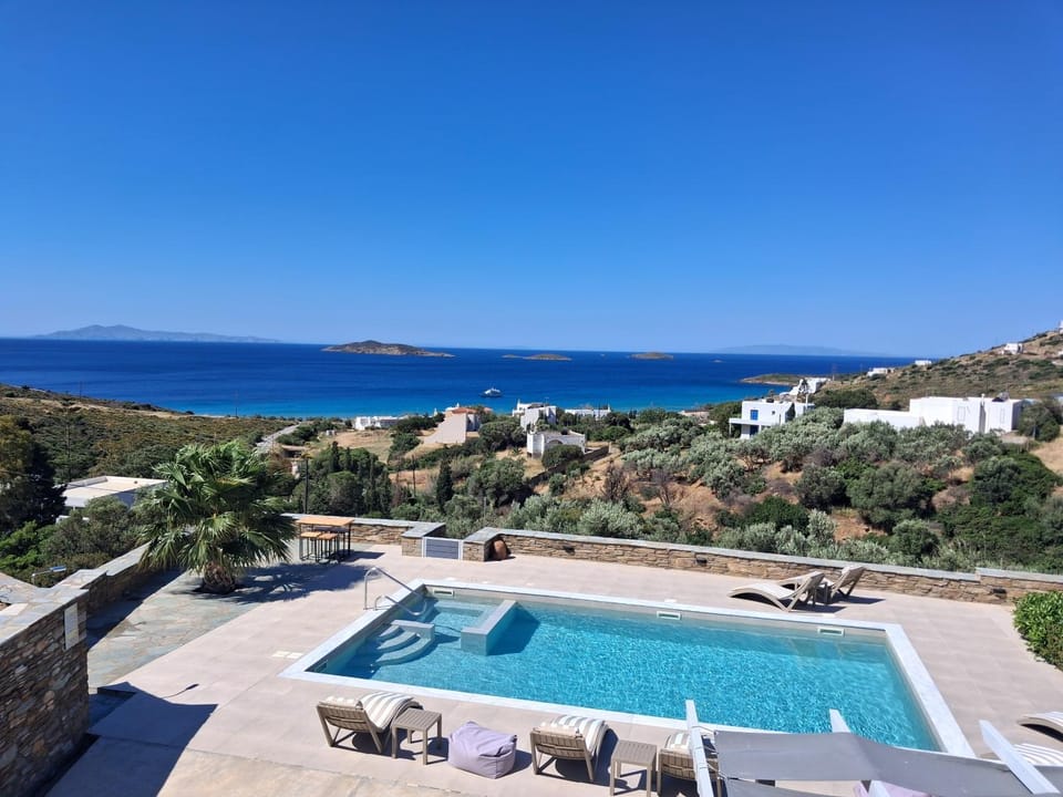 Day, Natural landscape, Swimming pool, sunbed