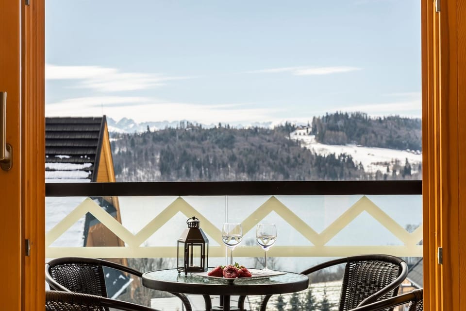 View (from property/room), Balcony/Terrace, Mountain view
