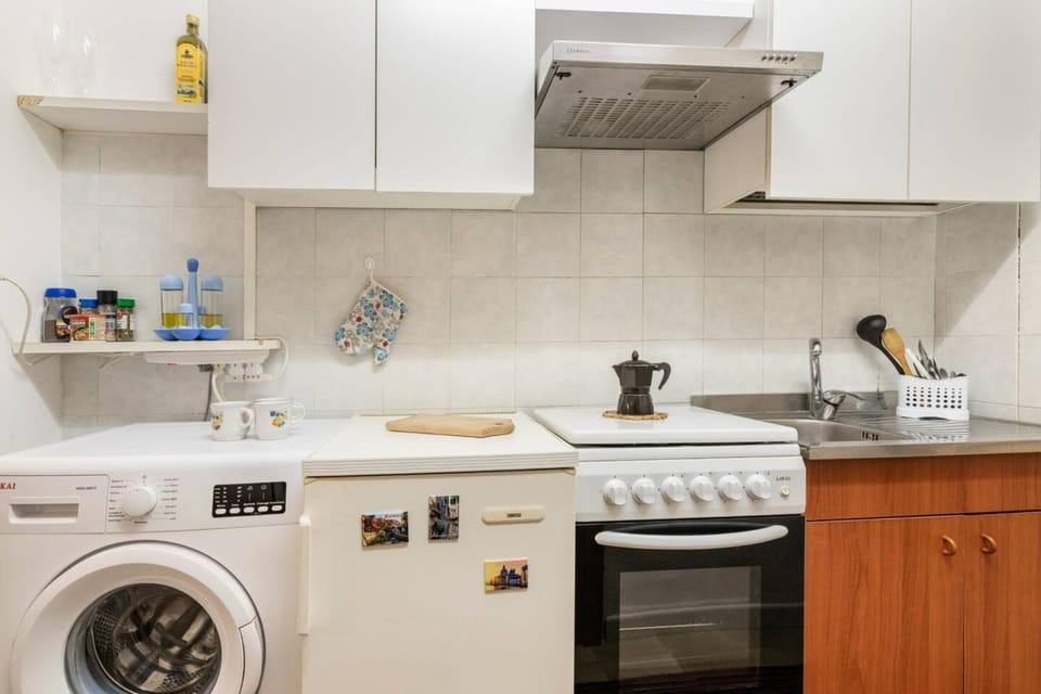 Kitchen or kitchenette, washing machine, kitchen