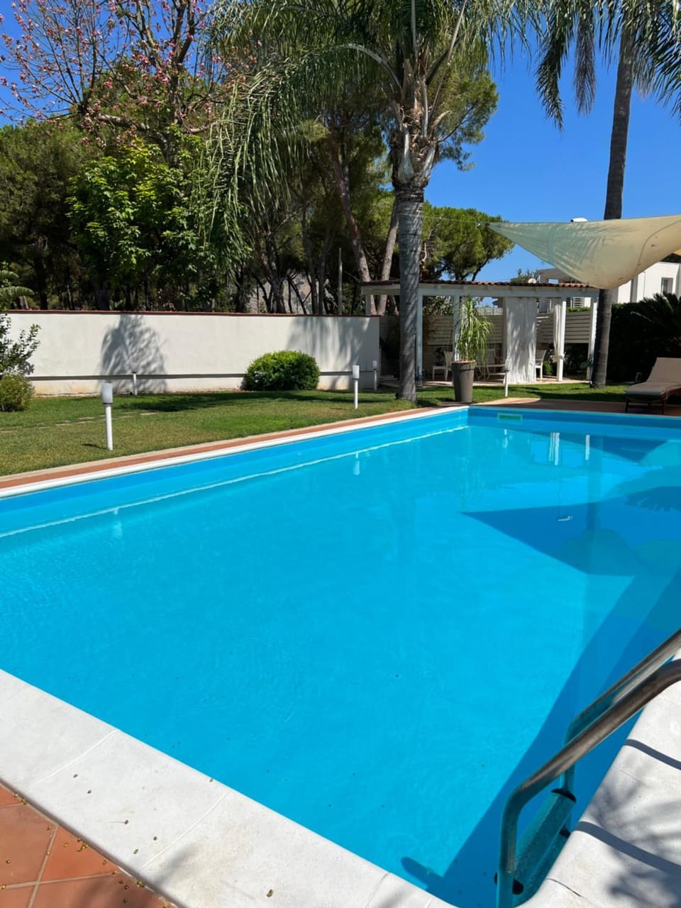 Day, Swimming pool