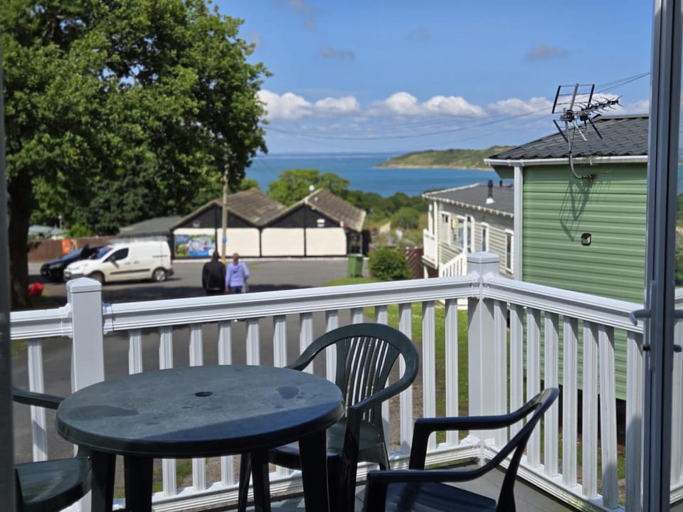 luxury new 3 bed caravan with stunning sea view on private beach in Thorness bay House in New Forest District