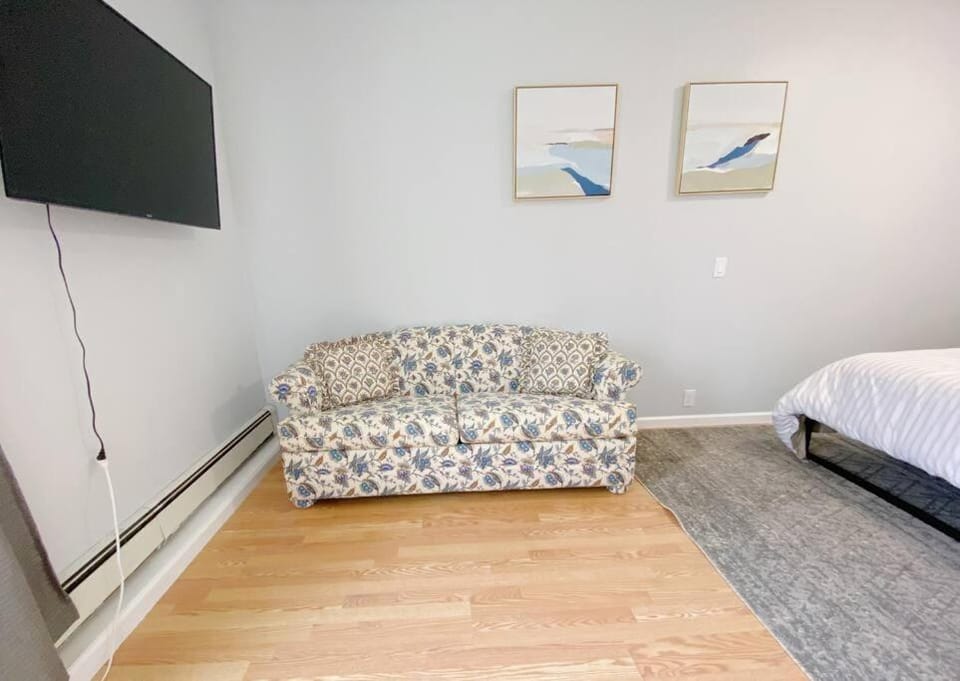 Private Apt King Suite, L.I, NY-Hamptons to NYC Apartment in Long Island