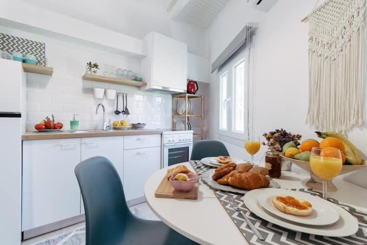Kitchen or kitchenette, Dining area, pet friendly, stove