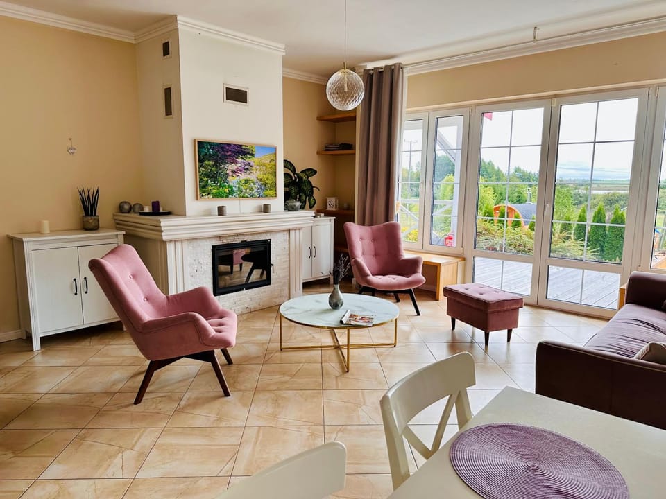 TV and multimedia, Living room, Dining area, flat iron