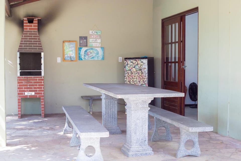 Casasveraneio casa com 3 Suites com ar condicionado à 100m da Praia de Barra De São Miguel, 8 minutos da praia bonita e a 3 do gunga , área de lazer privativa com piscina e churrasqueira! House in State of Alagoas, Brazil