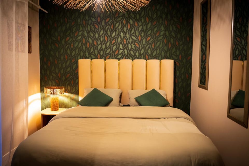Le 8 Suite Spa Privative Sauna et Jacuzzi parking gratuit Apartment in Bourgogne-Franche-Comté