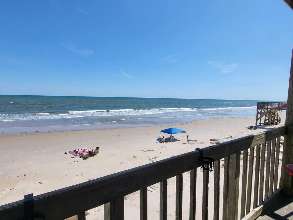 Steps to the Ocean! 285 House in North Topsail Beach