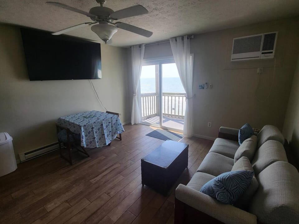 Steps to the Ocean! 285 House in North Topsail Beach