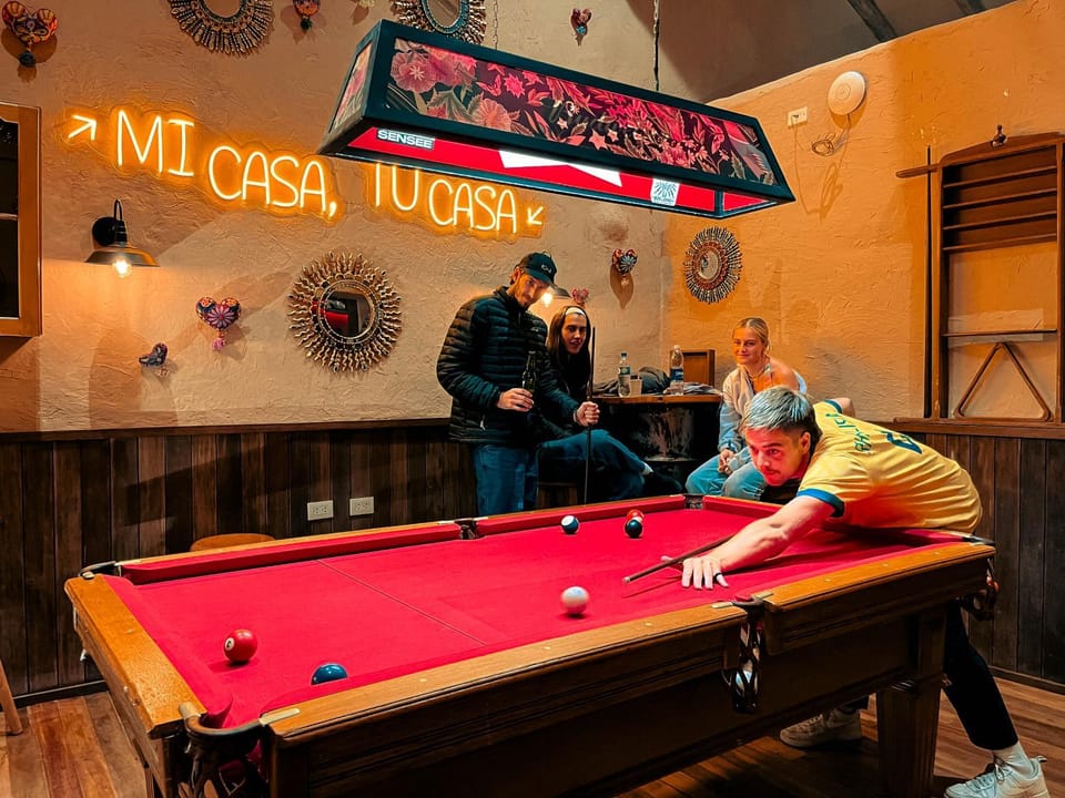 Restaurant/places to eat, Lounge or bar