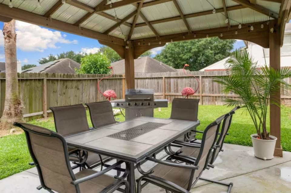 BBQ facilities, Dining area