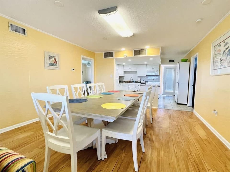 OCEANFRONT HOUSE ON THE SAND 2 Kings 4br 4ba 1st Floor of Triplex SLEEP 12 PGP1 House in North Myrtle Beach