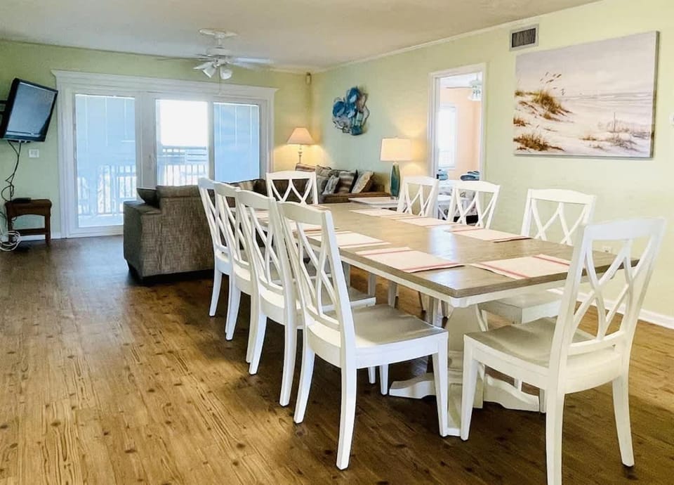 OCEANFRONT HOUSE ON THE SAND 2 Kings 4br 4ba 2nd Floor of Triplex SLEEP 12 PGP2 House in North Myrtle Beach