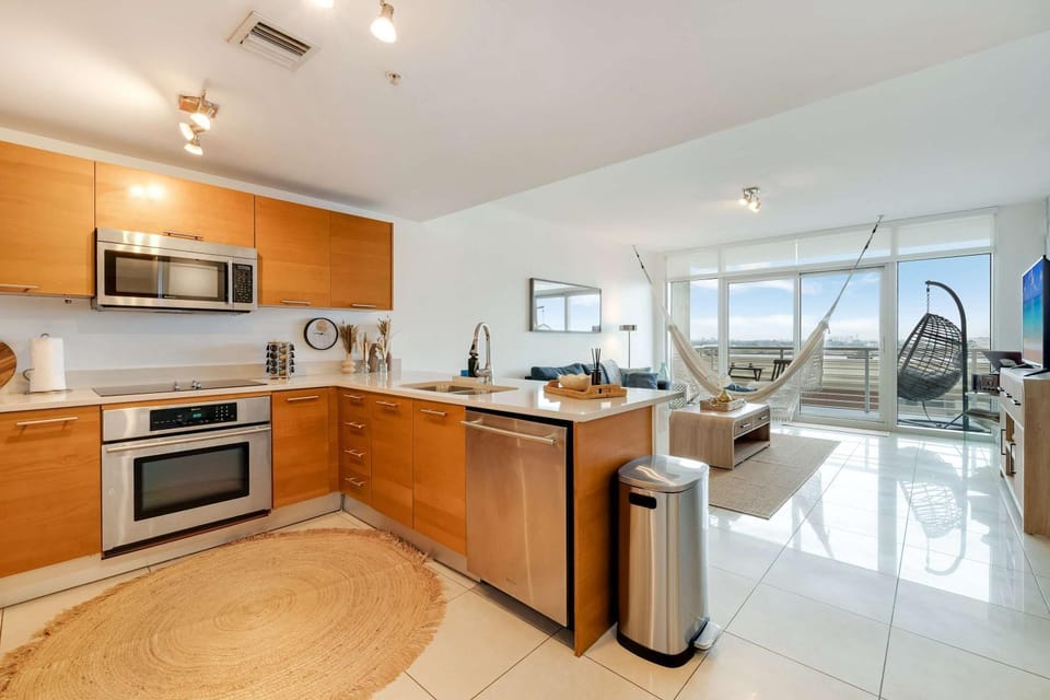 Palm Place Heart of Miami with Parking Pool and Gym House in Miami