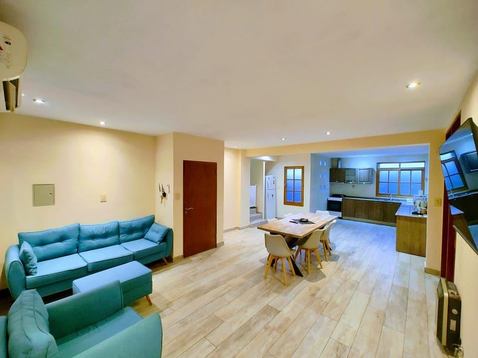 TV and multimedia, Kitchen or kitchenette, Living room, Seating area, Dining area