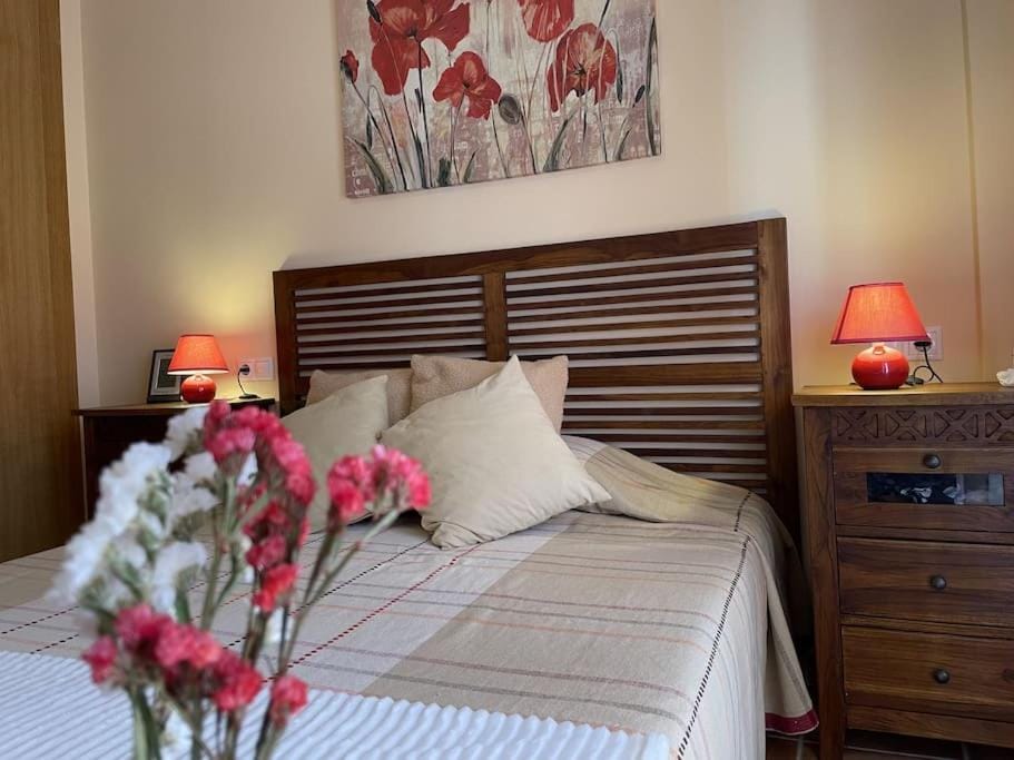 Bed, Neighbourhood, Natural landscape, Photo of the whole room, Tennis court, Bedroom, Swimming pool, Sunrise, Sunset, Parking, fireplace, fireplace, internet, internet, oven, storage, storage, wardrobe