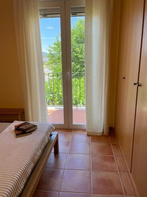 Balcony/Terrace, Photo of the whole room, Bedroom, Garden view, Mountain view, Quiet street view, fireplace, fireplace, internet, wardrobe