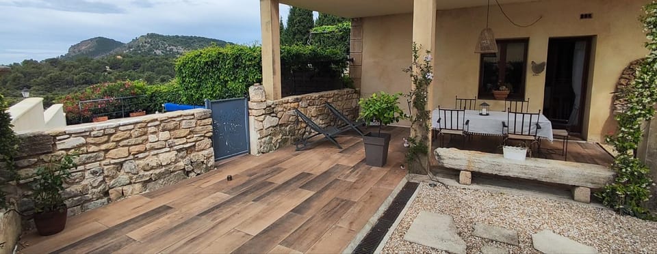 Property building, Patio, Spring, Day, Natural landscape, Garden, View (from property/room), Balcony/Terrace, Dining area, Garden view, Mountain view