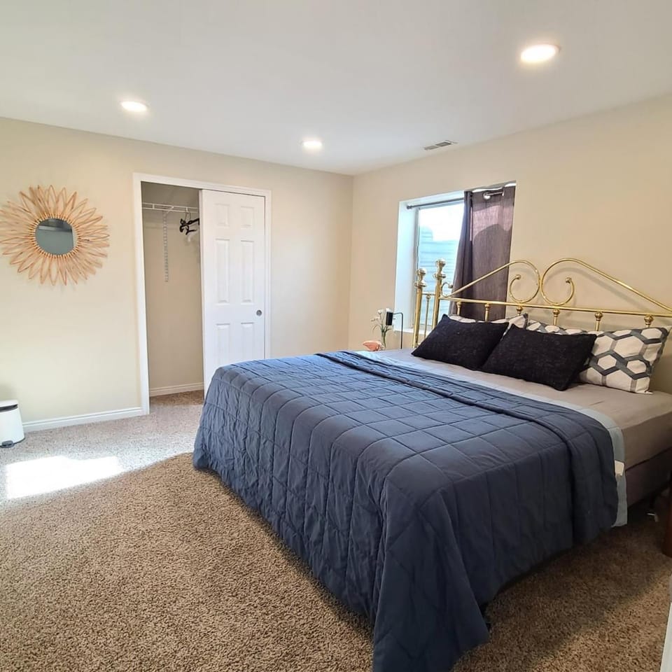 Entire Huge Basement! Fast Wifi! Private Entrance! House in West Valley City