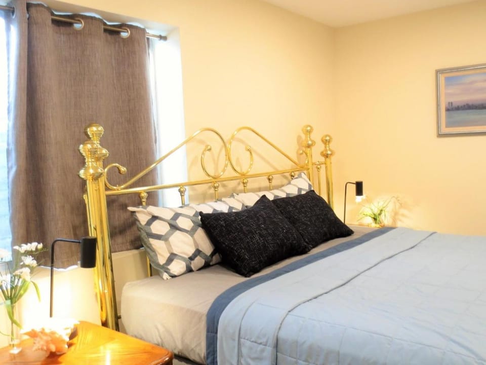 Entire Huge Basement! Fast Wifi! Private Entrance! House in West Valley City