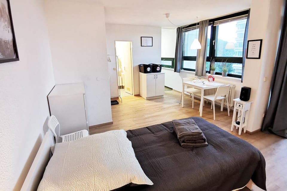 Bed, Photo of the whole room, Seating area