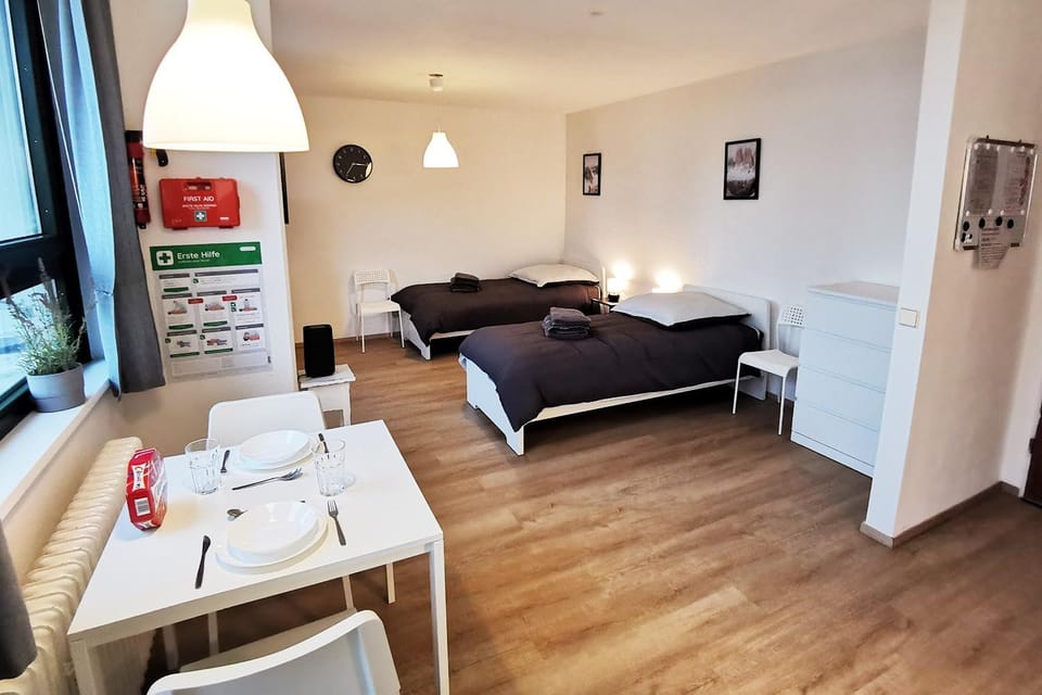 Bed, Photo of the whole room, Seating area