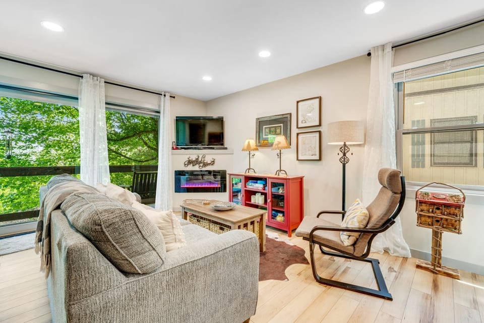 Upper Holiday H132 Apartment in Beech Mountain