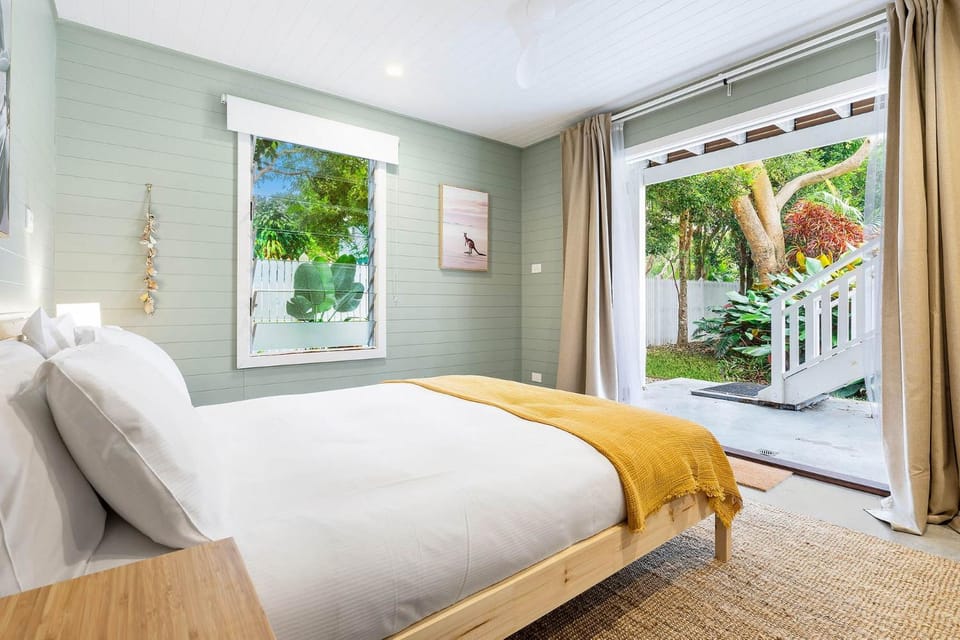 Bed, Photo of the whole room, Bedroom, Garden view, fireplace