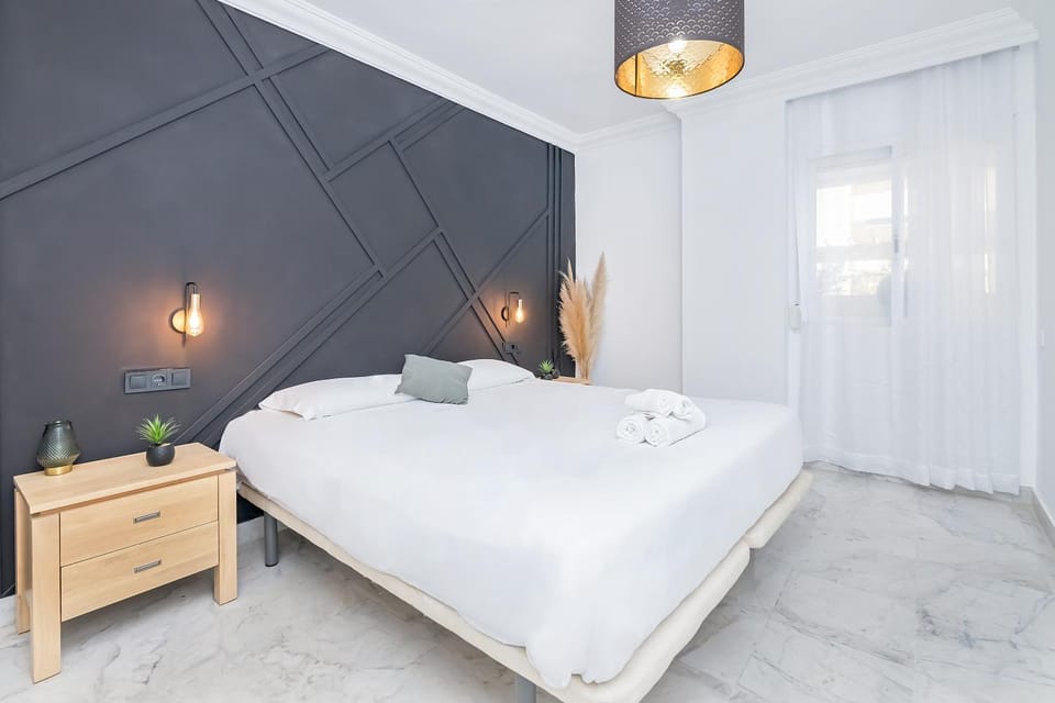 Photo of the whole room, Bedroom