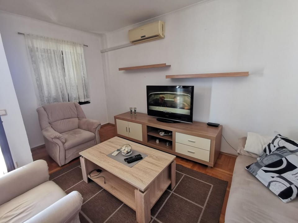 Communal lounge/ TV room, TV and multimedia, Living room, Lounge or bar, Seating area
