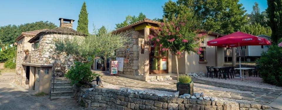 Camping Ushuaïa Villages Les Cruses Campground/ 
RV Resort in Auvergne-Rhône-Alpes
