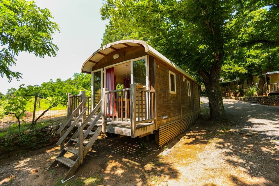 Camping Ushuaïa Villages Les Cruses Campground/ 
RV Resort in Auvergne-Rhône-Alpes