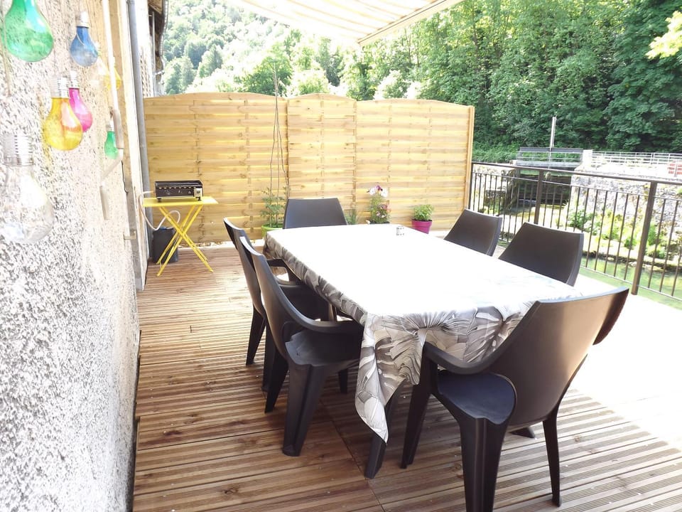 Patio, BBQ facilities