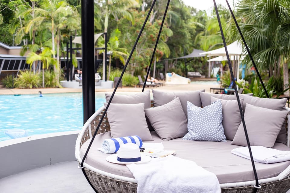 Staff, Restaurant/places to eat, Restaurant/places to eat, People, Garden, Lounge or bar, Swimming pool, Swimming pool, Entertainment, Family