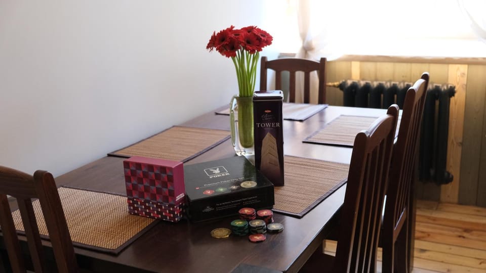 Game Room, Living room