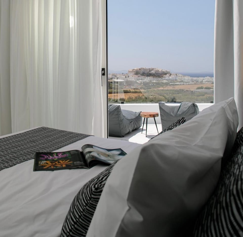 Bed, View (from property/room), View (from property/room), Bedroom, City view, City view, Sea view, Sea view
